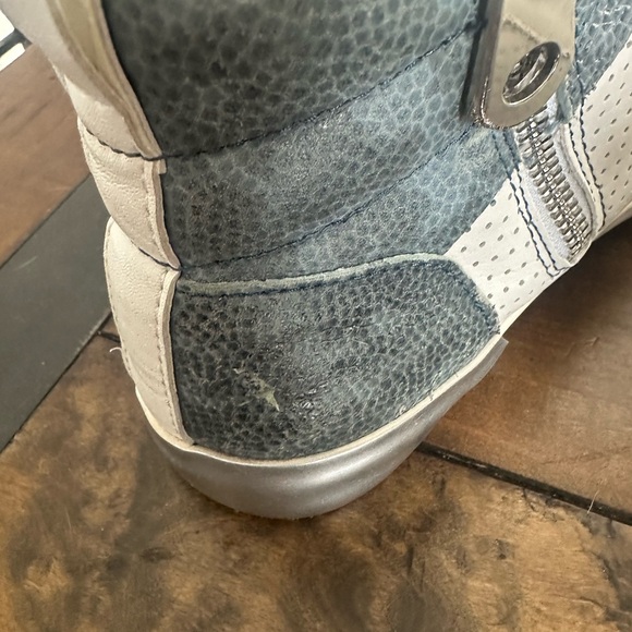 Vintage Havanas White and Blue pebble Sneakers - Picture 5 of 5